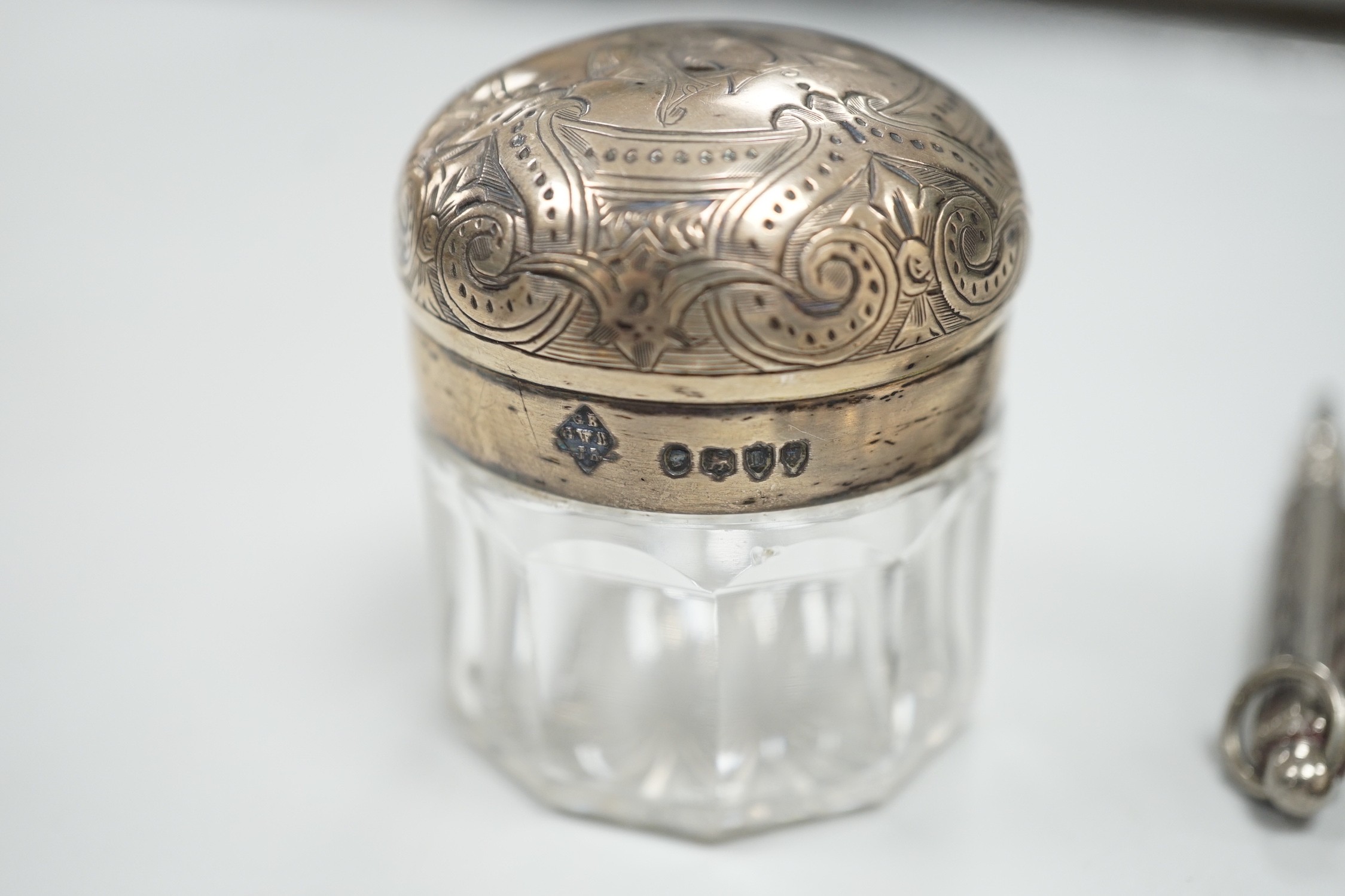 Sundry small silver including an Edwardian silver mounted pocket knife, mounted toilet jar, mounted button hook and a book mark (a.f.), together with a French white metal mounted Edacoto pencil (a.f.) and two other items